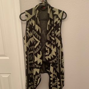 Flowy Beige and Black Sleeveless Vest